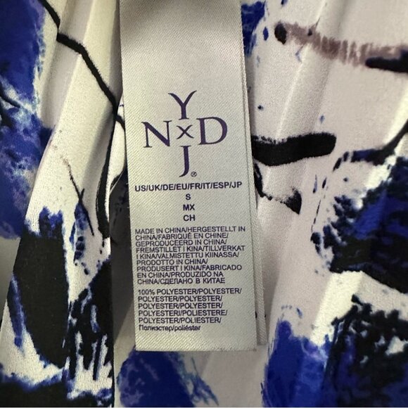 Not your daughters jeans NYDJ Floral Blue and Black Women's Top BLOUSE - Picture 5 of 7